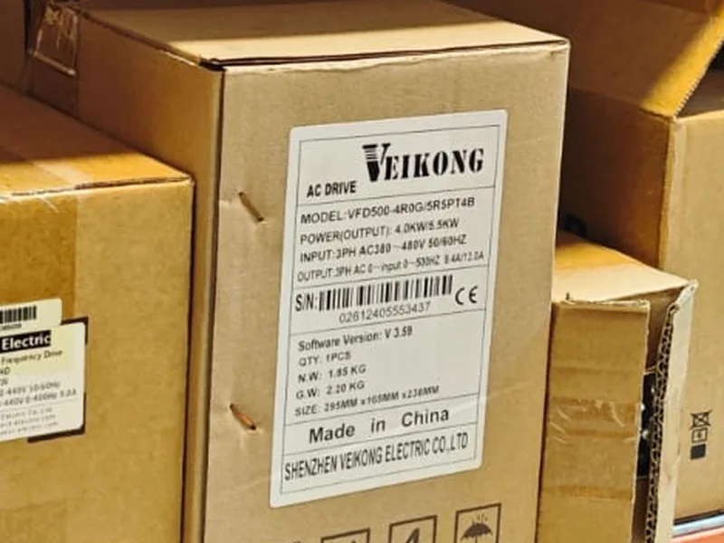 VEIKONG VFD500-4R0G/5R5PT4B في مستودع الرواسي